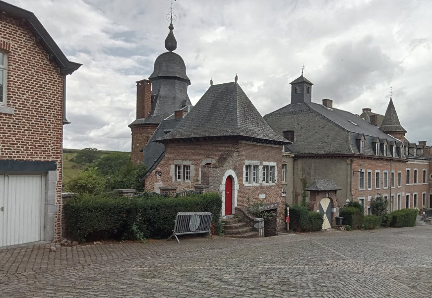 Ruines château-fort Dalhem, Belgium
